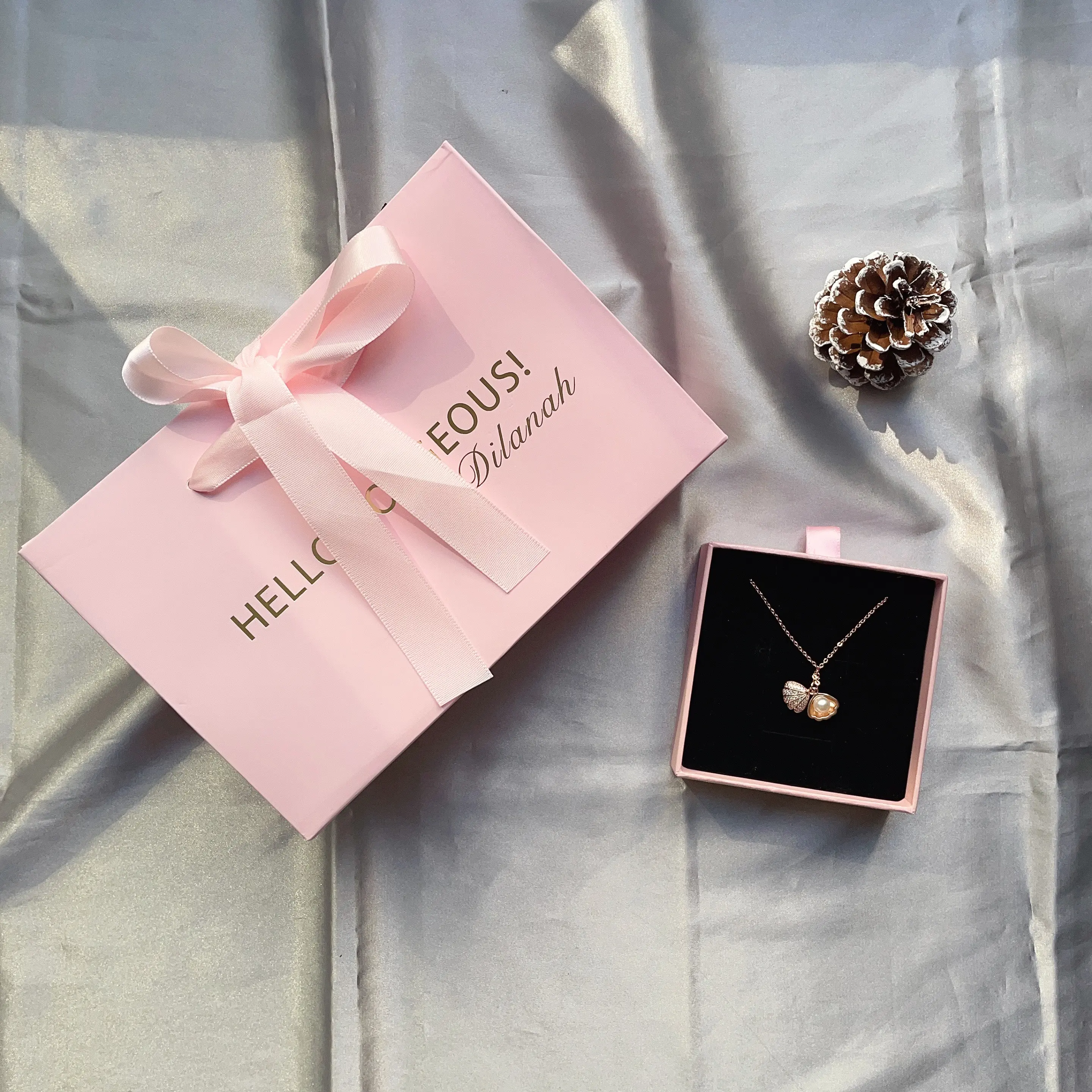Custom pink paper bag with foil stamping printed