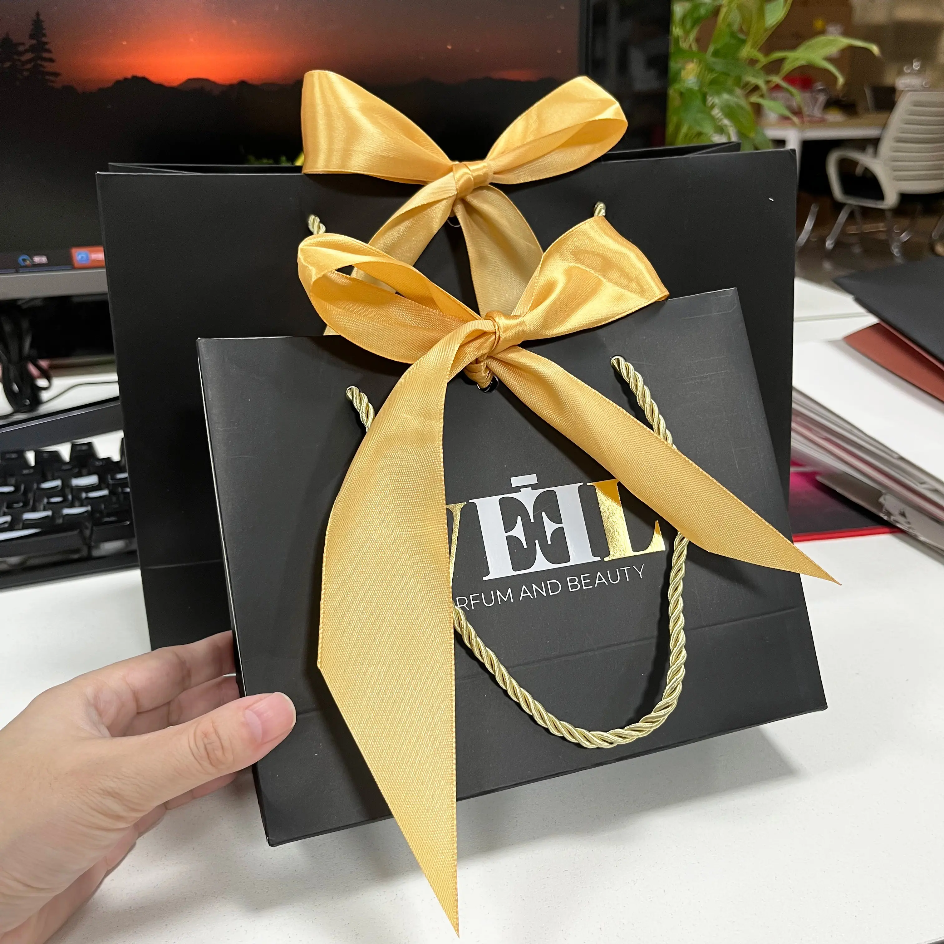 Custom black paper bag gold foil logo paper bag for clothes paper bag with ribbon handle